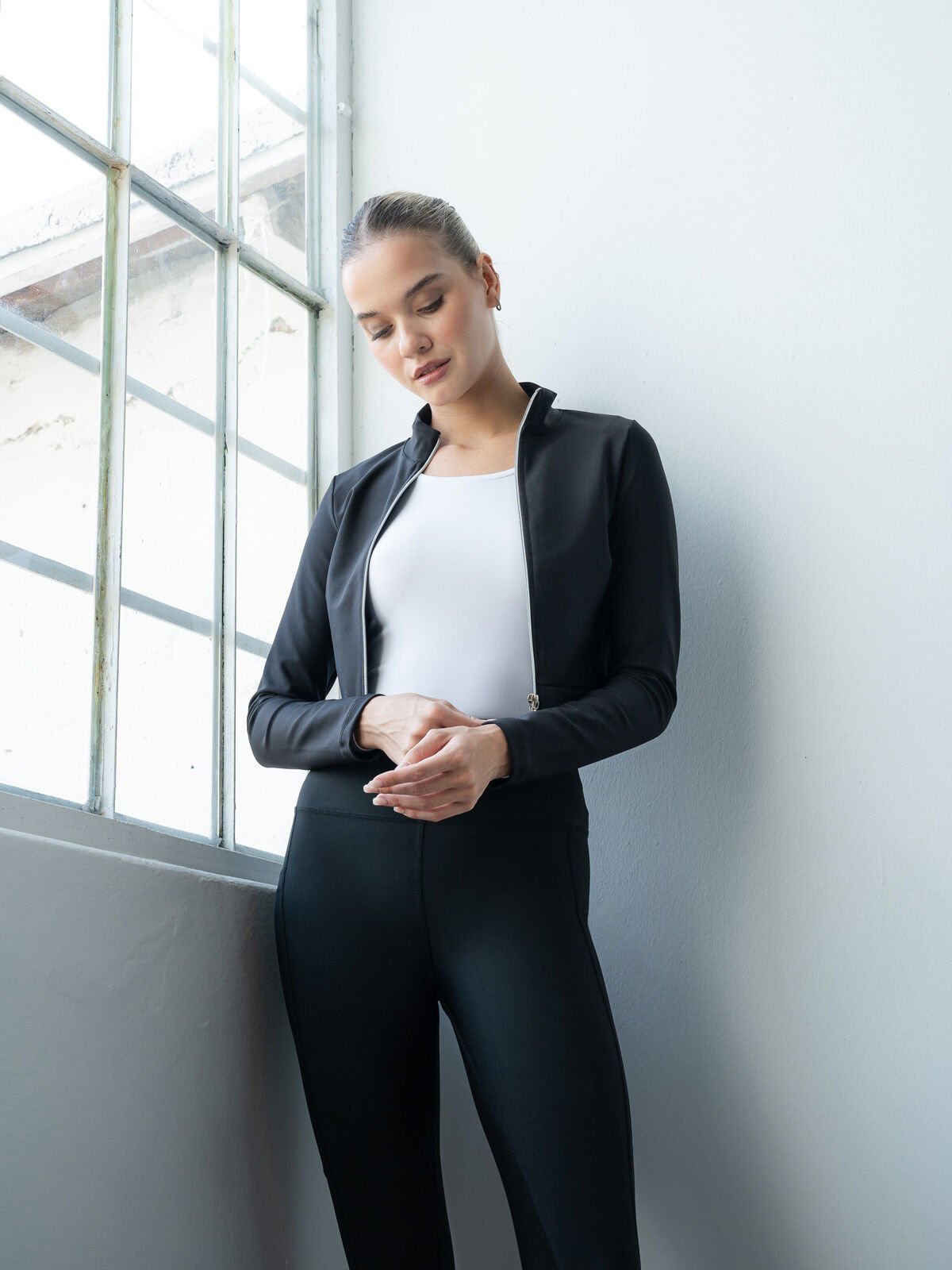 Siyah Renk Uzun Kollu Üst 09