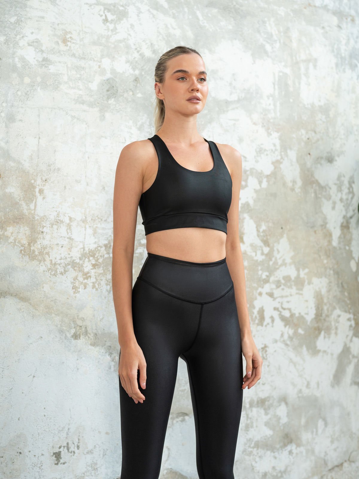 898 Deri Görünümlü Parlak Siyah Tayt