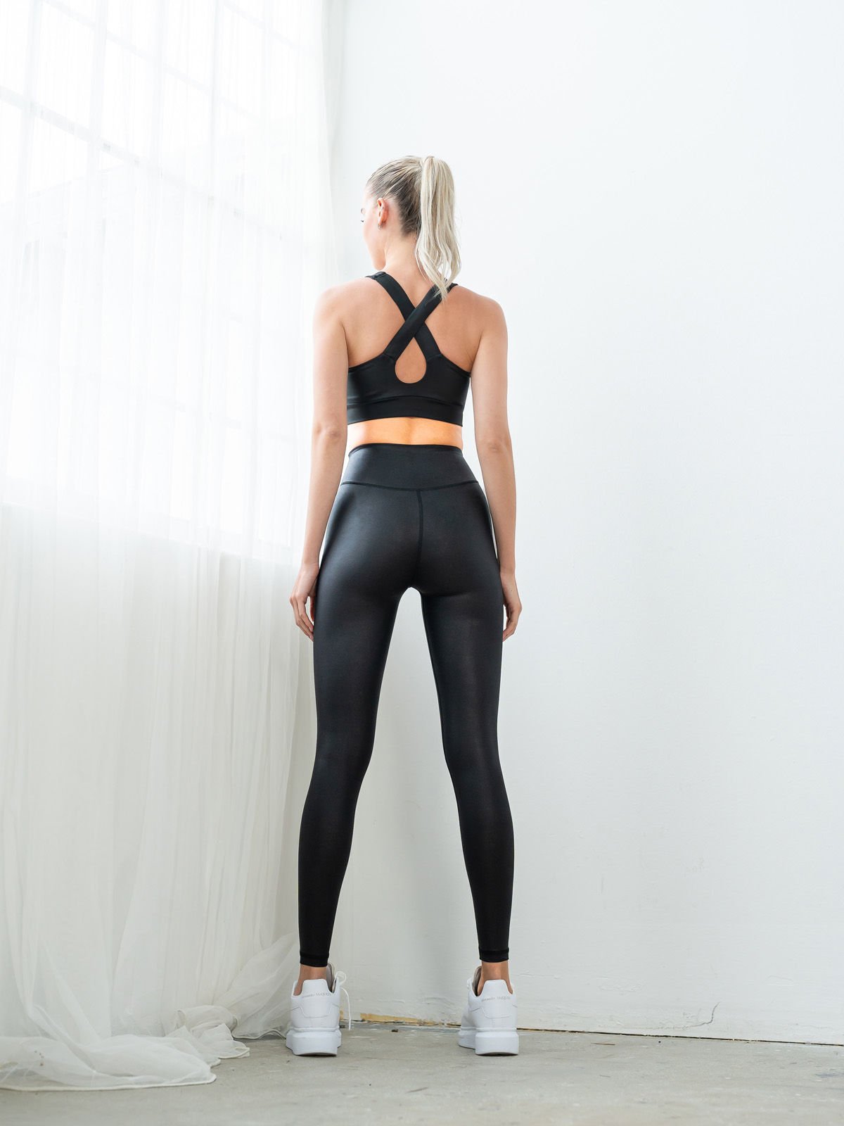 898 Deri Görünümlü Parlak Siyah Tayt