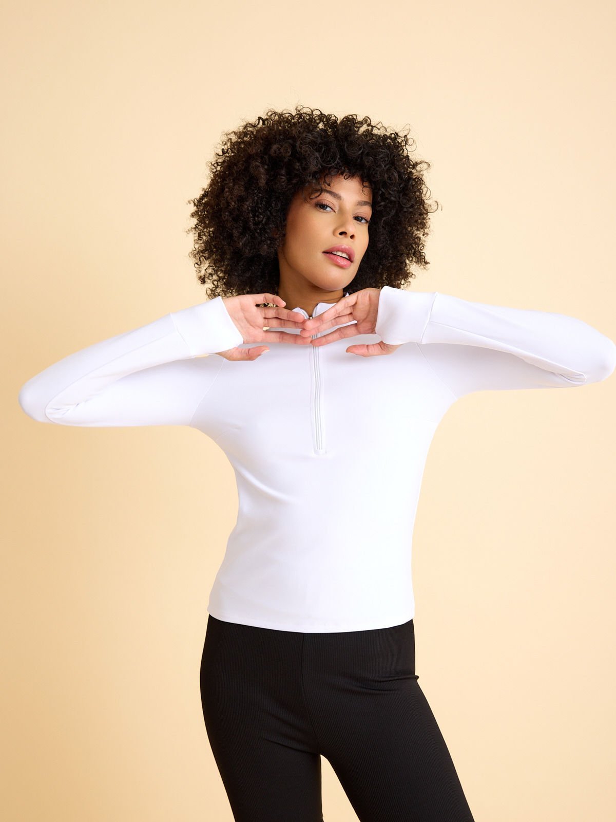 161 Beyaz Renk Parmak Geçmeli Üst