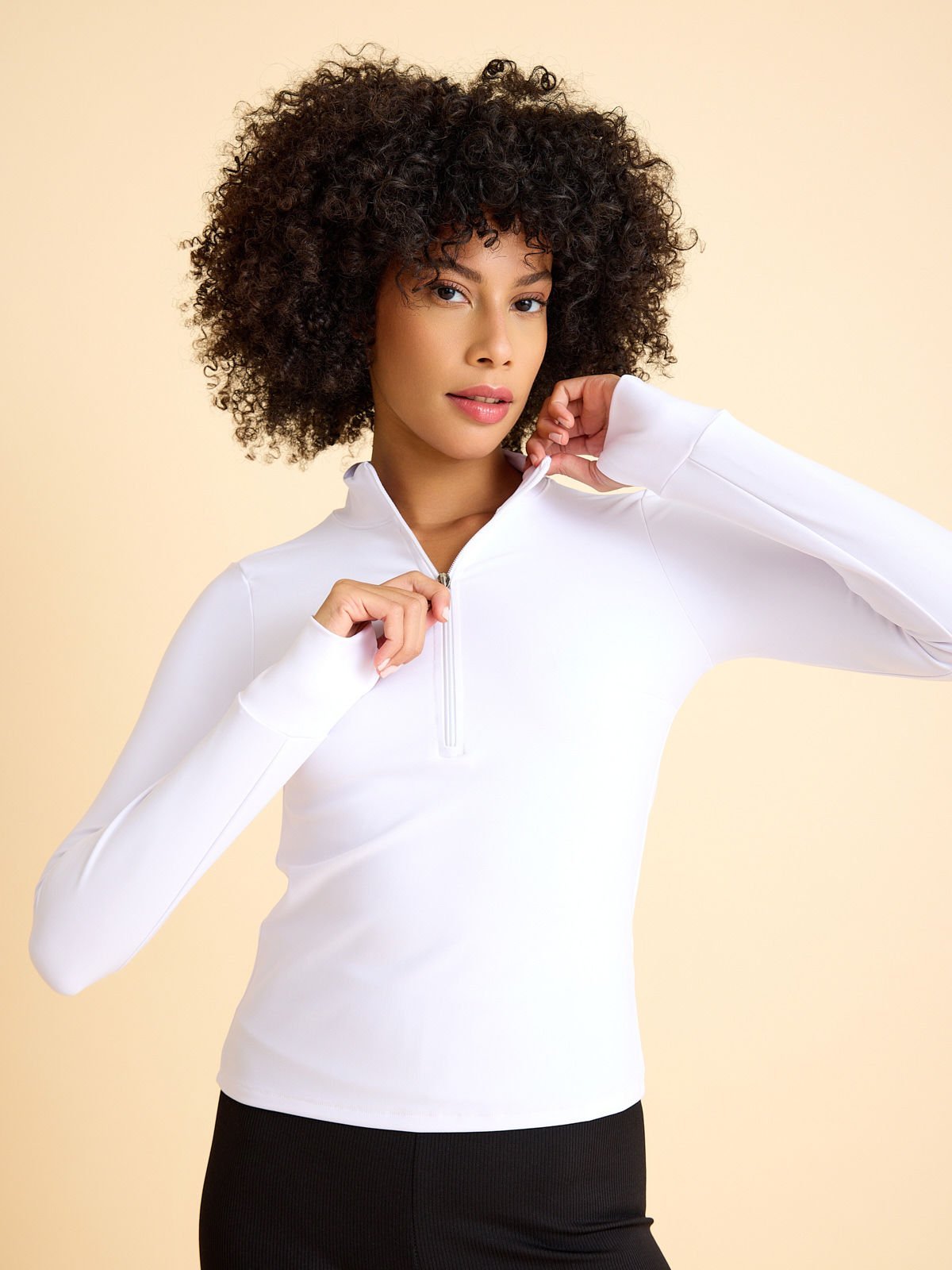 161 Beyaz Renk Parmak Geçmeli Üst