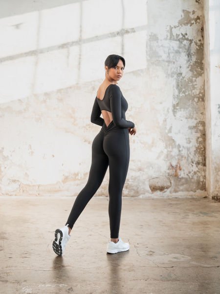 Uzun Kollu Scrunch Butt Tulum Siyah Renk 2500