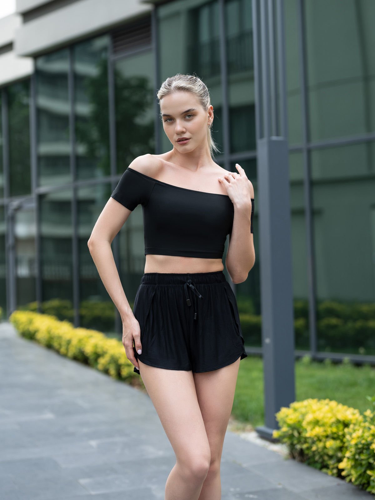 Rahat Omuz Açık Tshirt Kısa Kol Siyah  Renk 084