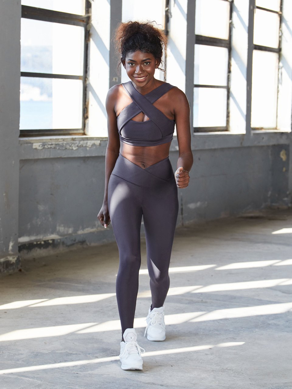 Dekolte Tasarım Spor Bustiyer Antrasit Renk 206