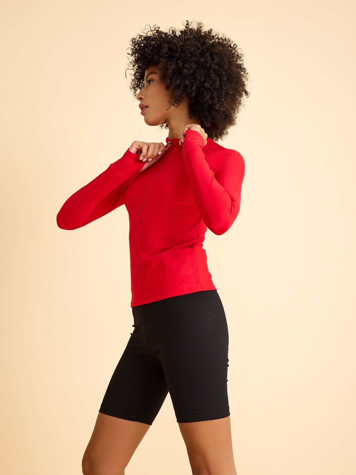 154 Kırmızı Renk Parmak Geçmeli Üst