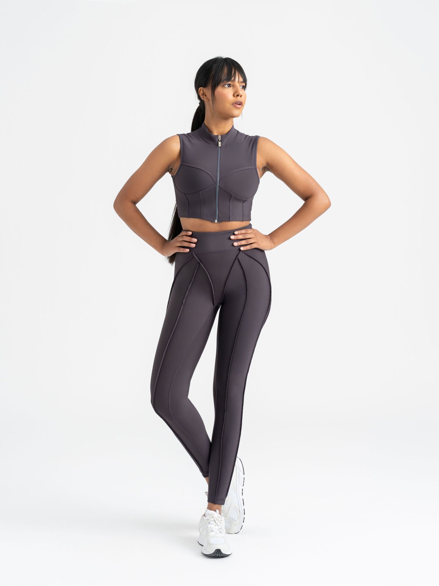 Sculpt Line Spor Tayt – Füme (Antrasit) Renk 546