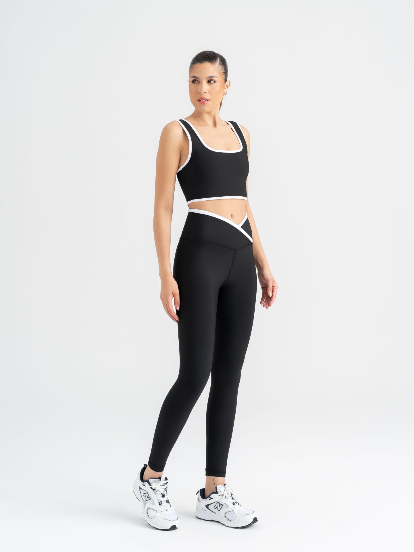 V Bel Kontrast Spor Tayt Siyah Renk 550