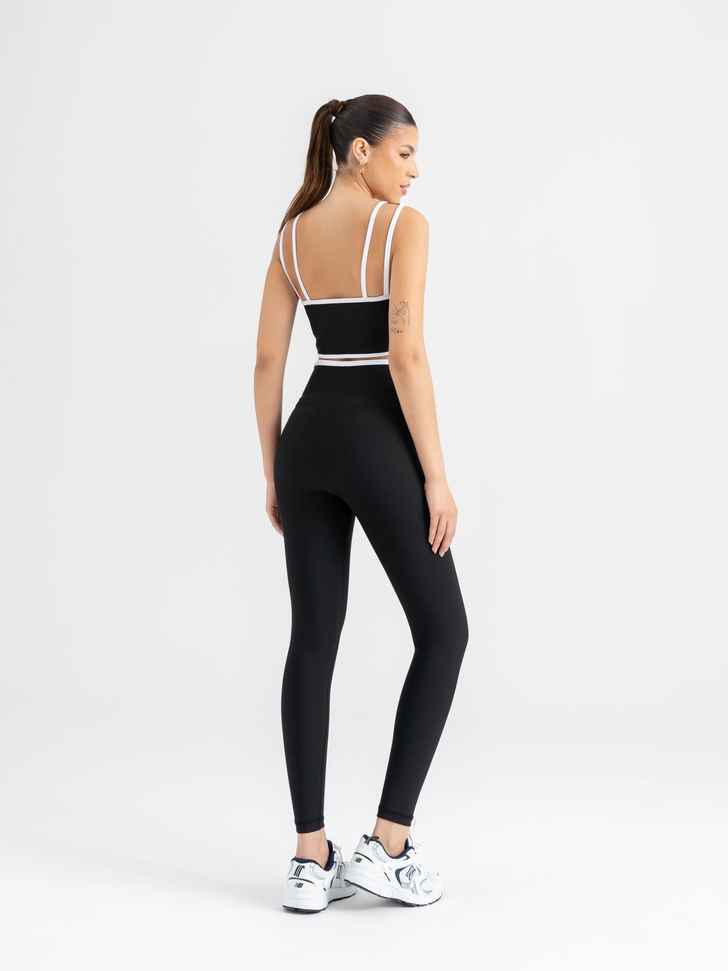 V Bel Kontrast Spor Tayt Siyah Renk 550
