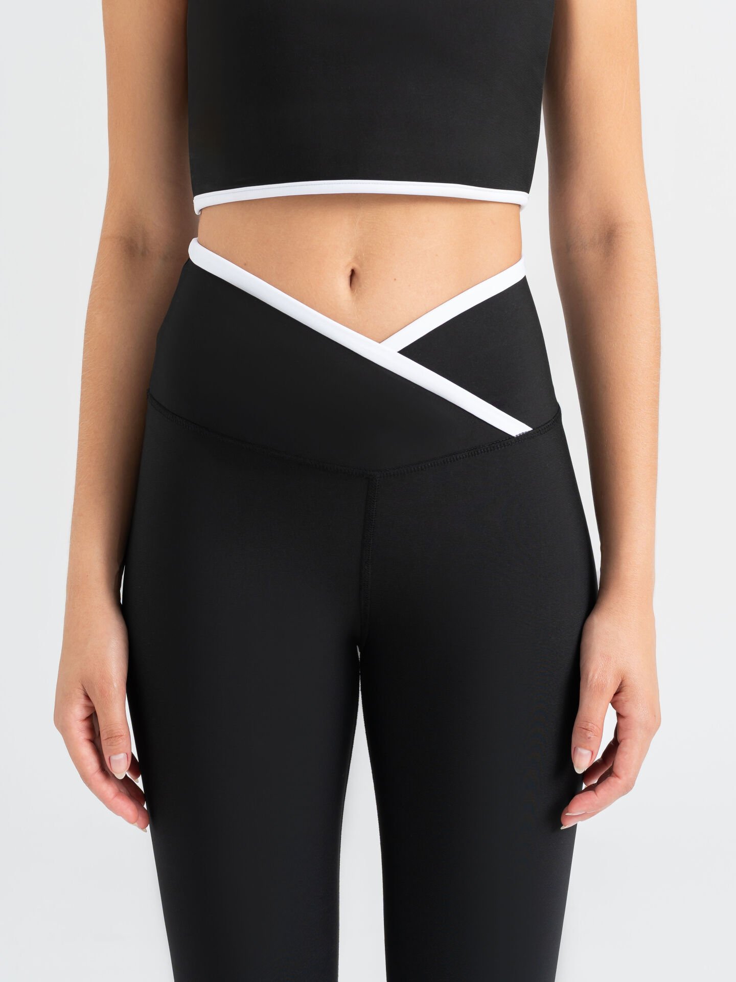 V Bel Kontrast Spor Tayt Siyah Renk 550
