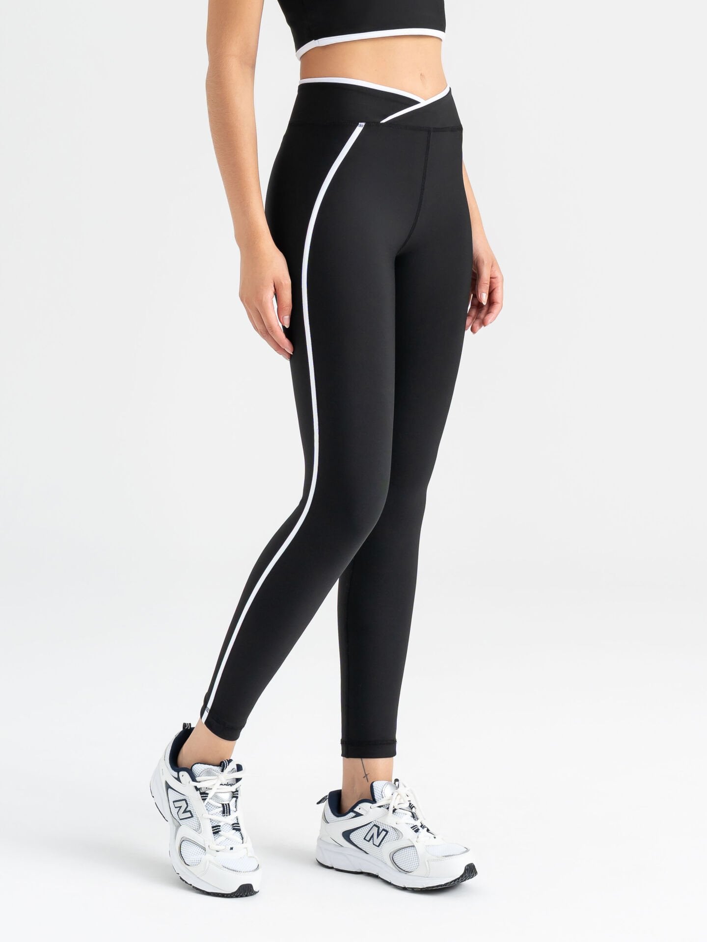 V-Line Spor Tayt Siyah Renk 556