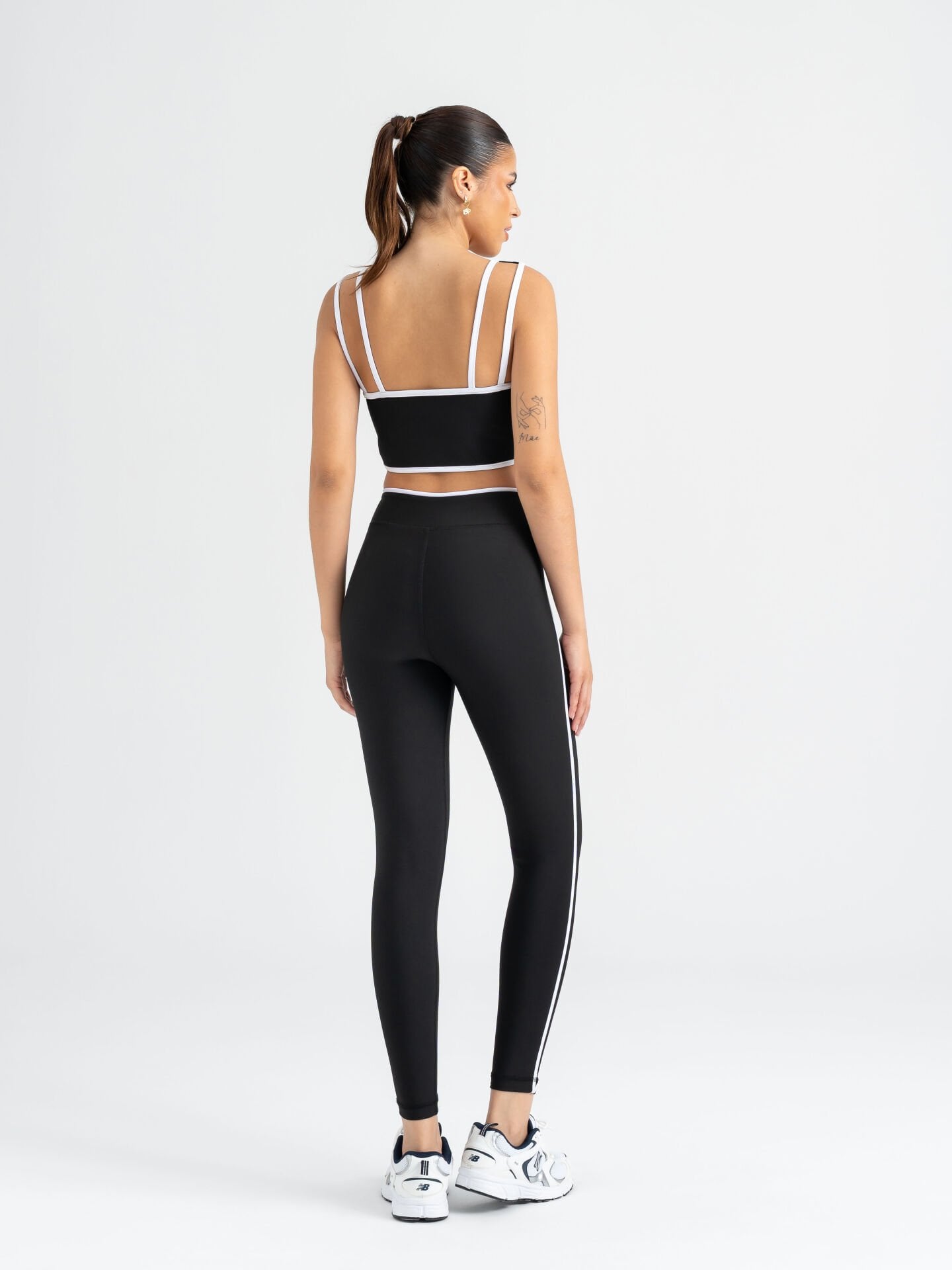 V-Line Spor Tayt Siyah Renk 556