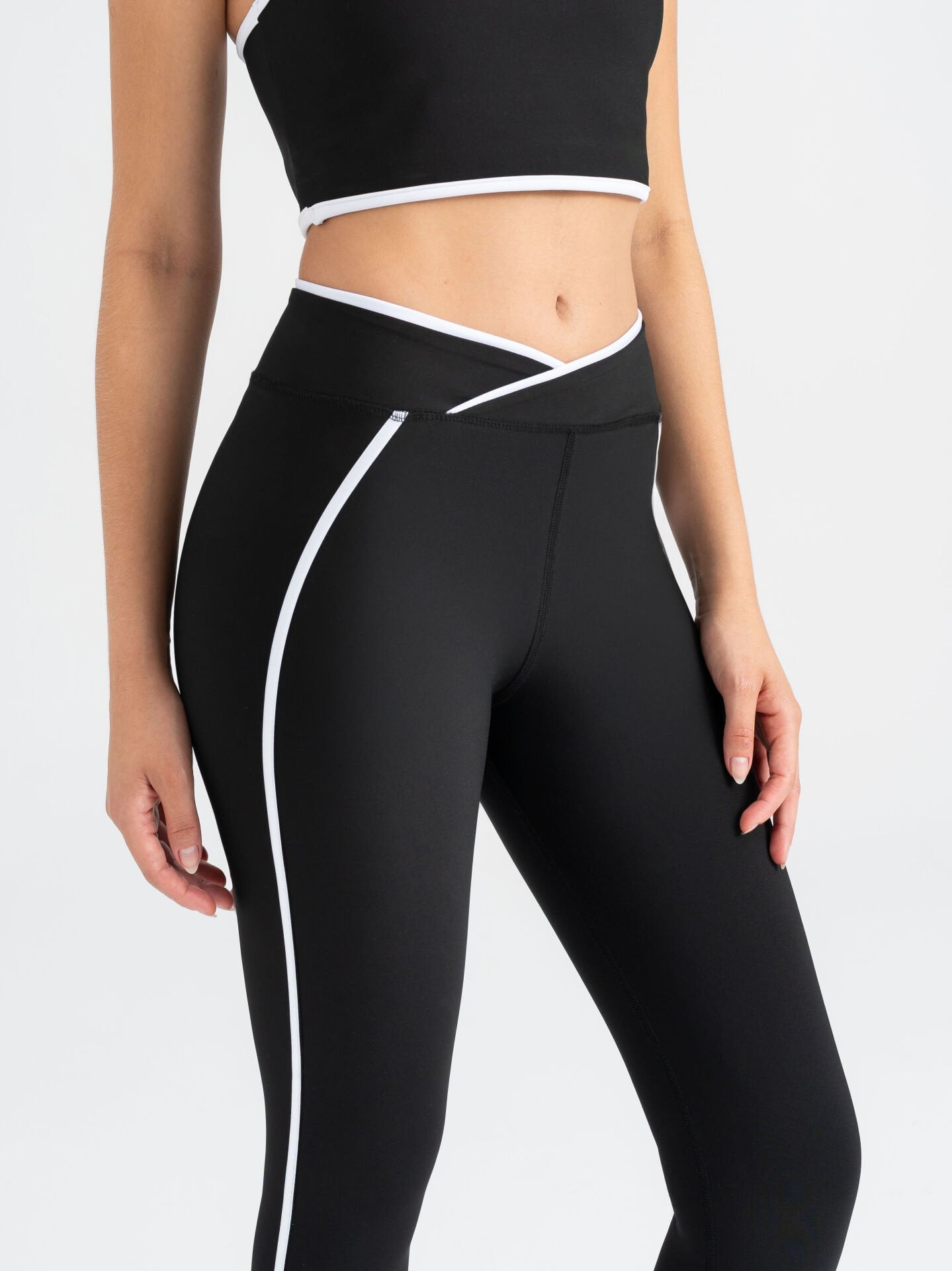 V-Line Spor Tayt Siyah Renk 556